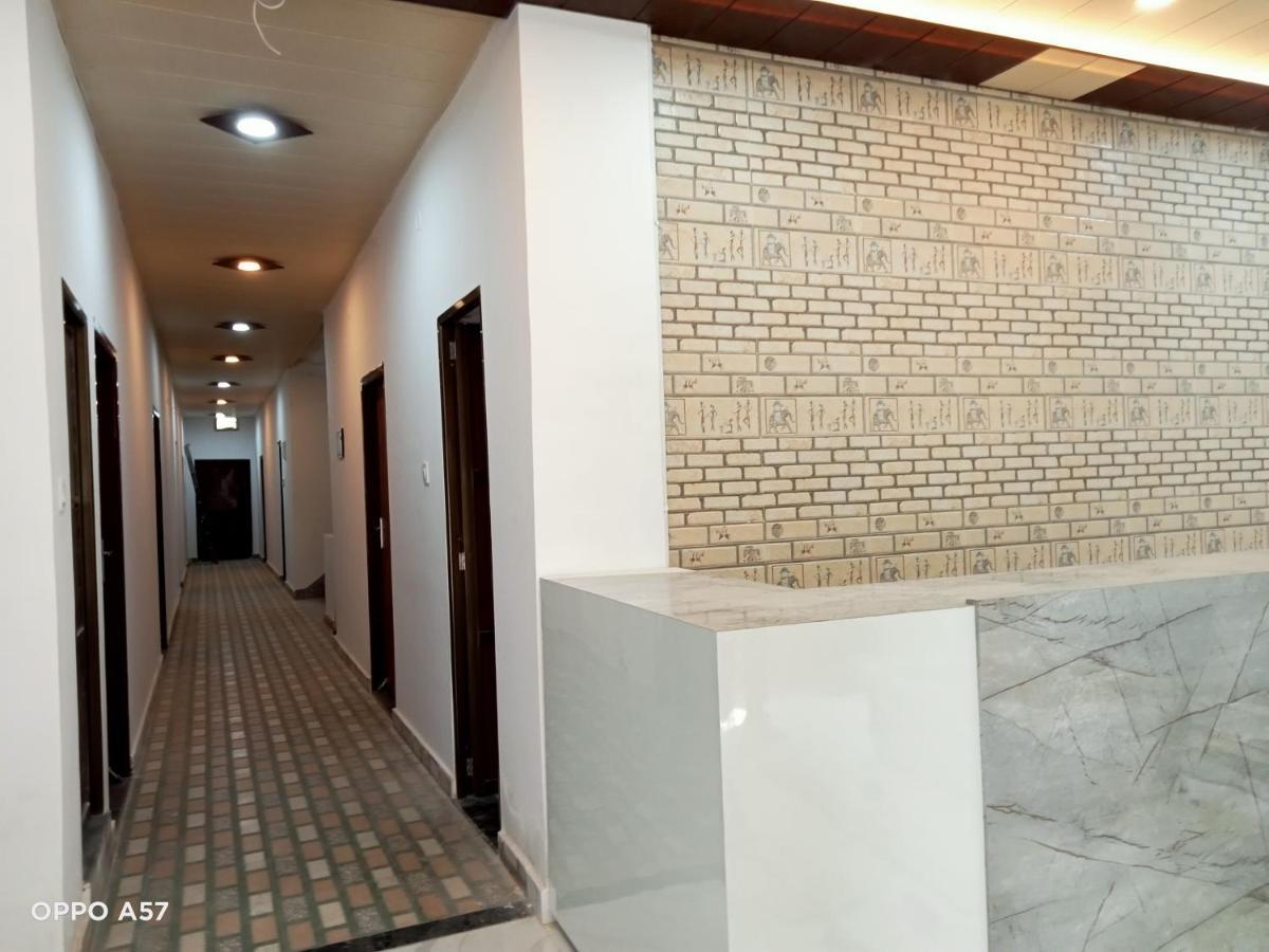 5 Petals Hotel Varanasi Exterior photo