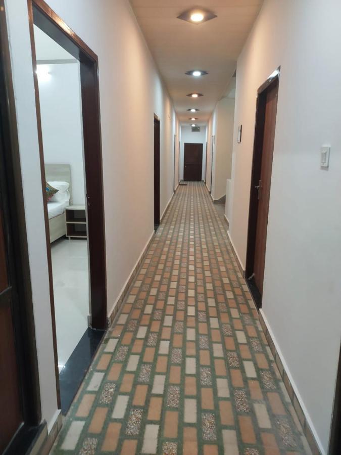 5 Petals Hotel Varanasi Exterior photo