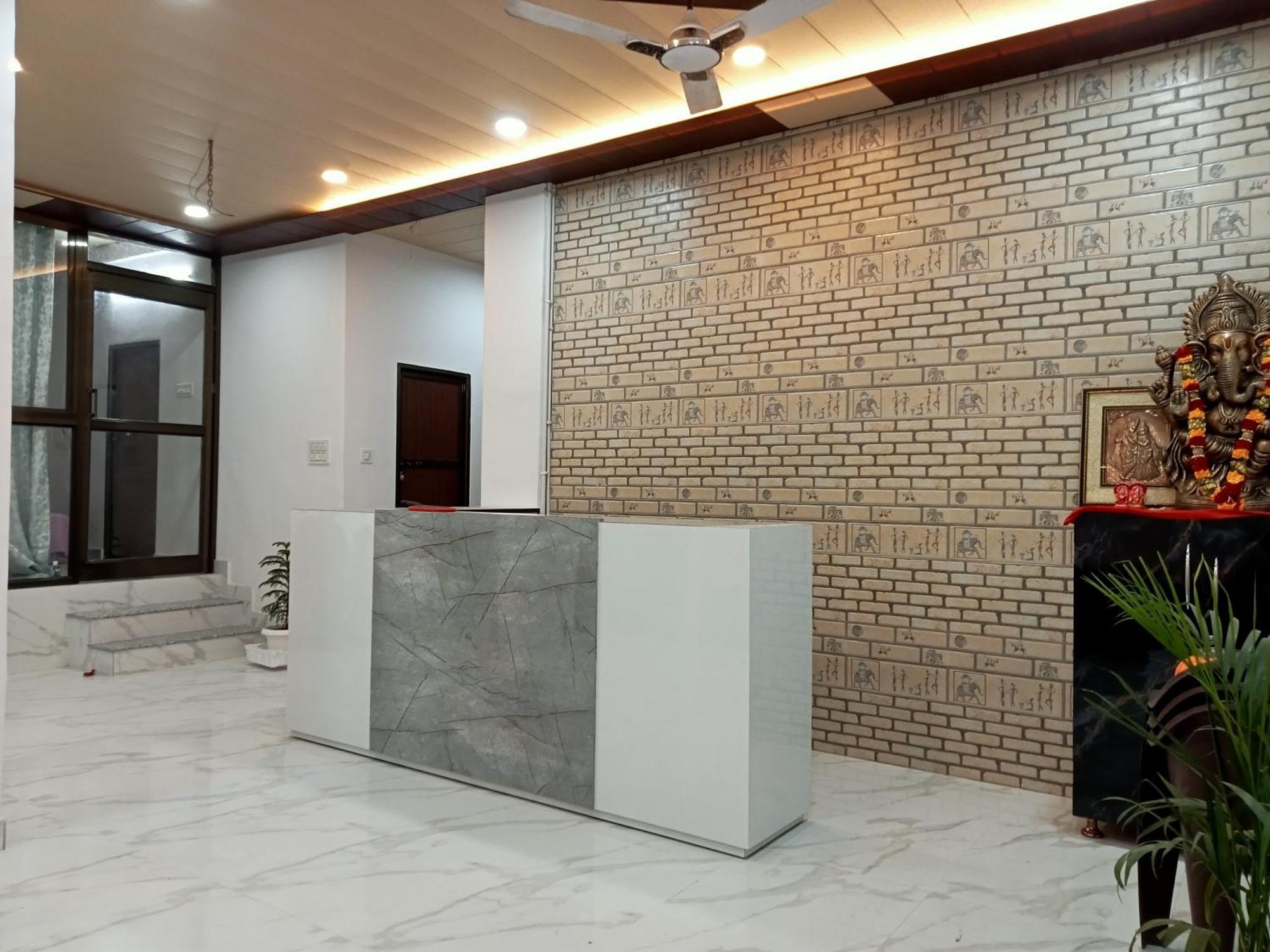 5 Petals Hotel Varanasi Exterior photo