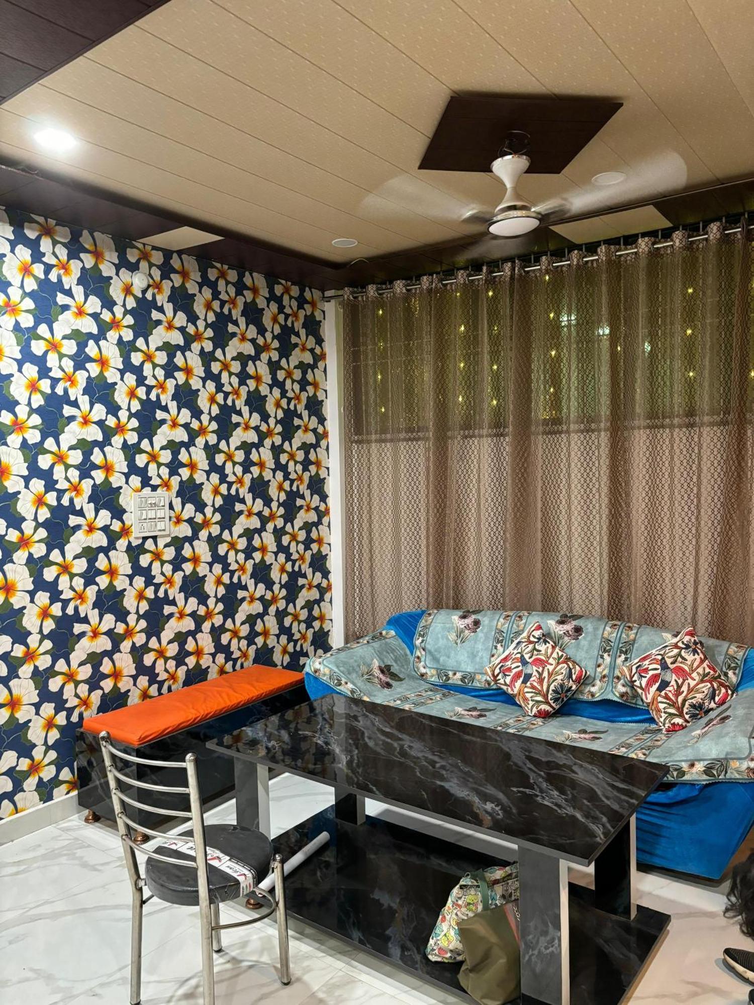 5 Petals Hotel Varanasi Exterior photo